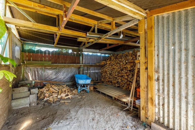 Photo of property in 16 Leon Place, Waitara, 4320