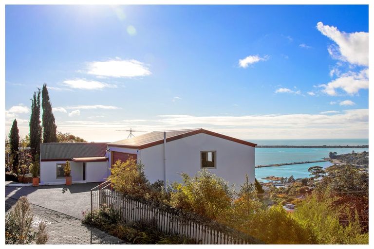 Photo of property in 86 Mount Pleasant Road, Mount Pleasant, Christchurch, 8081