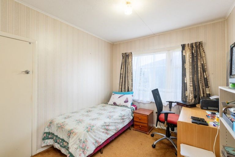 Photo of property in 15 Hay Street, Wainuiomata, Lower Hutt, 5014