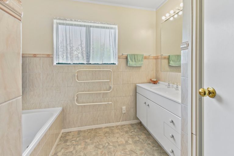 Photo of property in 26a Cosgrave Road, Papakura, 2110