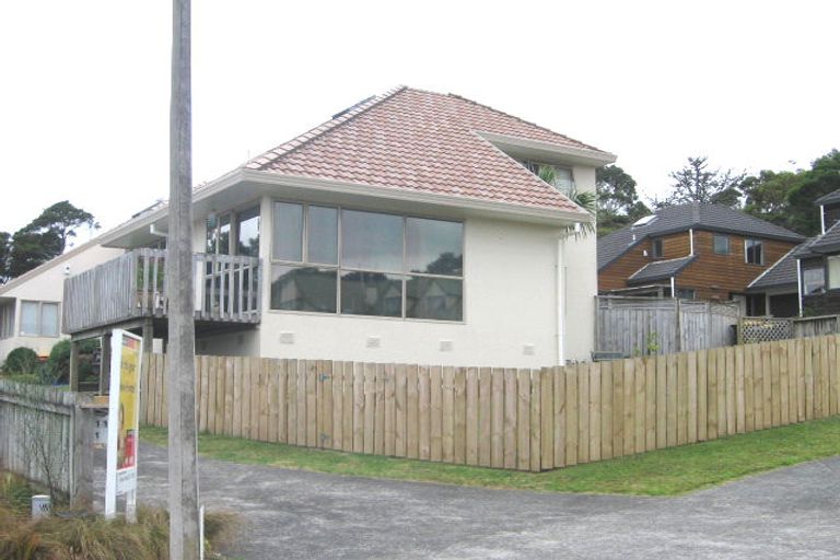 Photo of property in 2/111 Seaview Road, Glenfield, Auckland, 0629