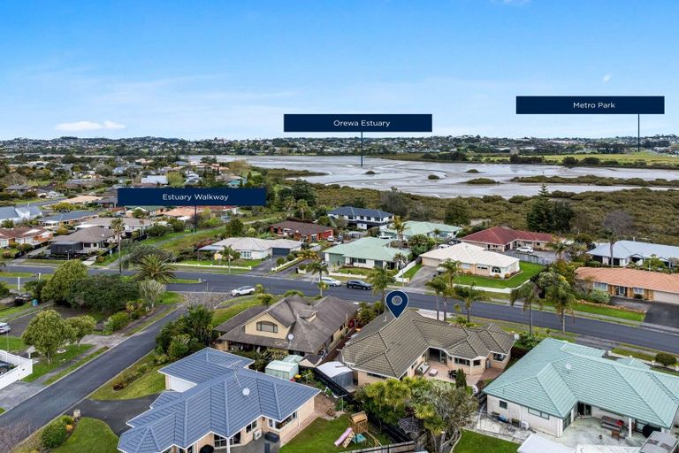 Photo of property in 179 Lakeside Drive, Orewa, 0931