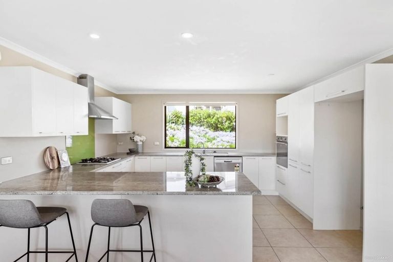 Photo of property in 3 Ohau Court, Fairview Heights, Auckland, 0632
