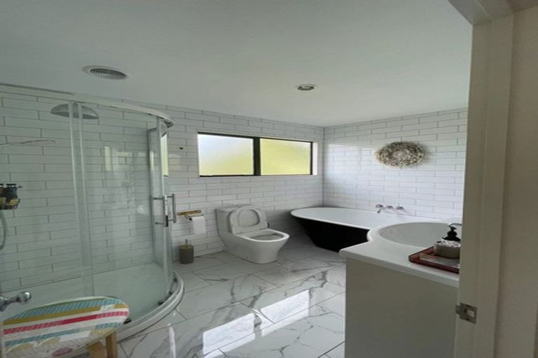 Photo of property in 2/31 Eversleigh Road, Belmont, Auckland, 0622