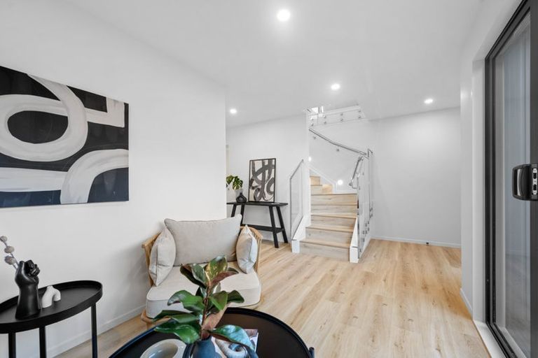 Photo of property in 3c Dawnhaven Drive, Te Atatu Peninsula, Auckland, 0610