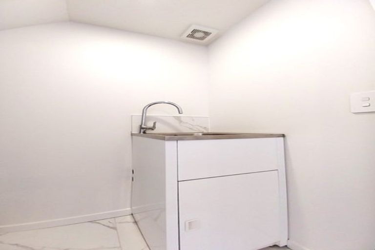 Photo of property in 29c Dawnhaven Drive, Te Atatu Peninsula, Auckland, 0610