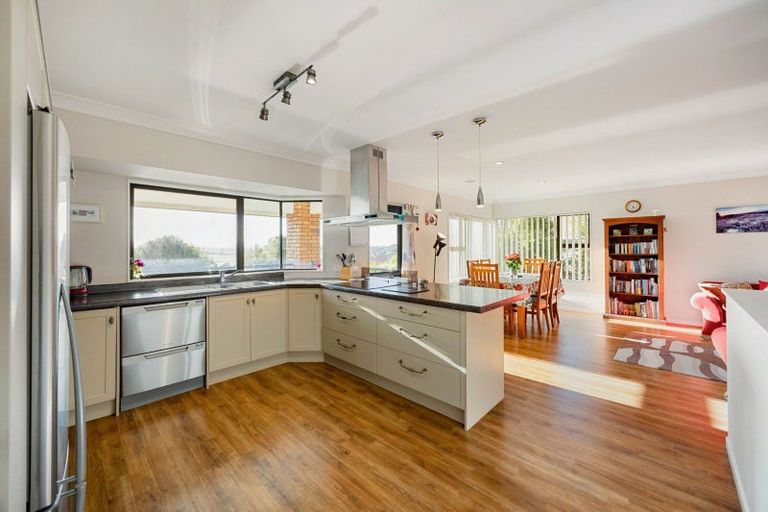 Photo of property in 6 Tironui Terrace, Western Heights, Hamilton, 3200