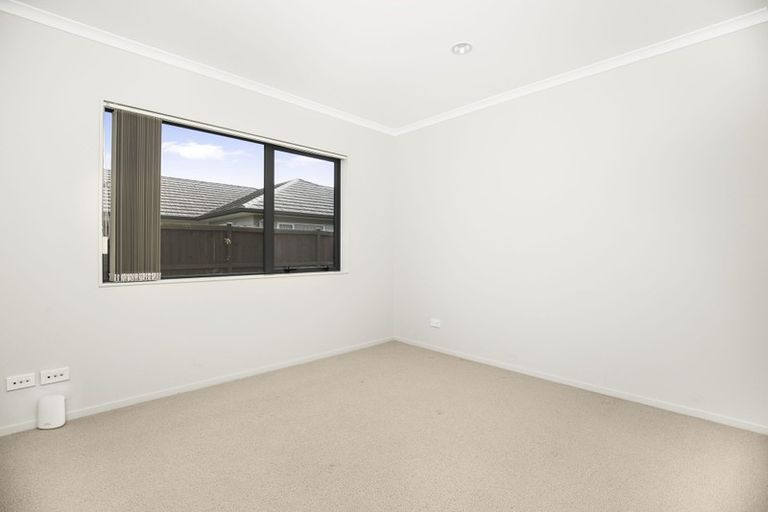 Photo of property in 10 Creda Road, Wattle Downs, Auckland, 2103