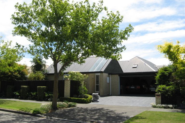 Photo of property in 15 Huntingdon Place, Avonhead, Christchurch, 8042