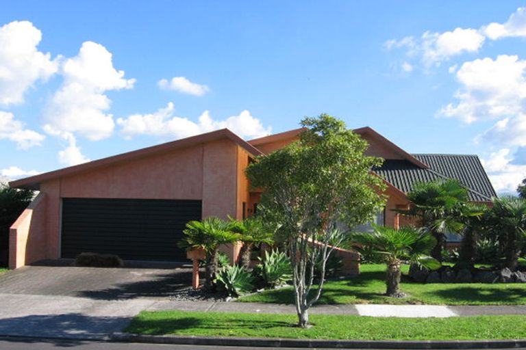 Photo of property in 1 Paradise Place, Pakuranga Heights, Auckland, 2010