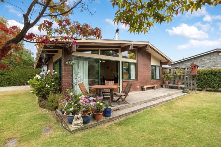 Photo of property in 2 Thomson Street, Arrowtown, 9302