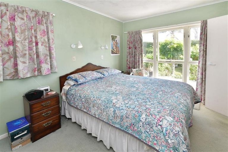 Photo of property in 48 Tindalls Bay Road, Tindalls Beach, Whangaparaoa, 0930