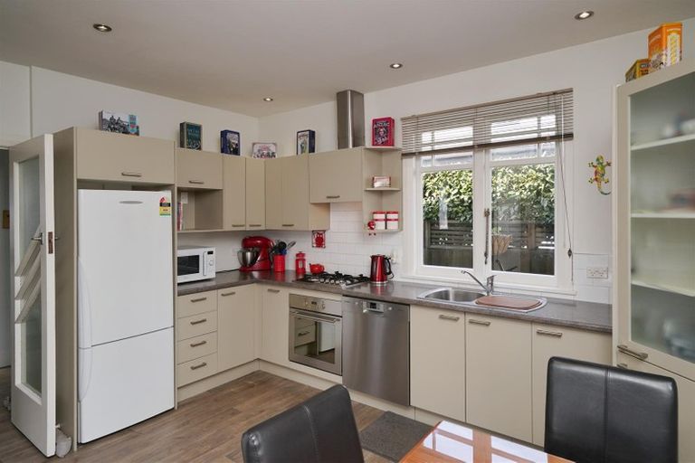 Photo of property in 16 Norfolk Street, St Albans, Christchurch, 8052