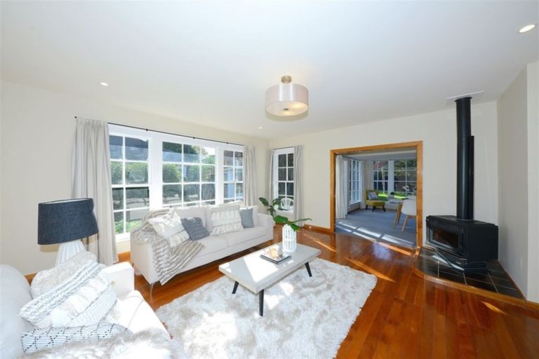 Photo of property in 118 Memorial Avenue, Burnside, Christchurch, 8053