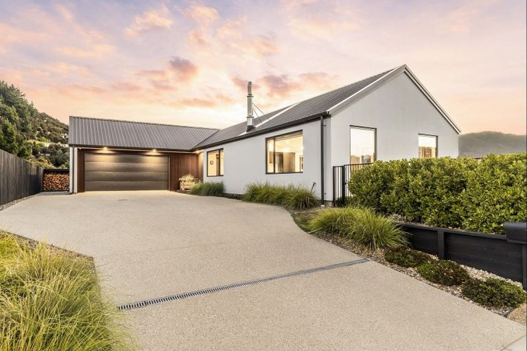 Photo of property in 19 Pounamu Avenue, Albert Town, Wanaka, 9305