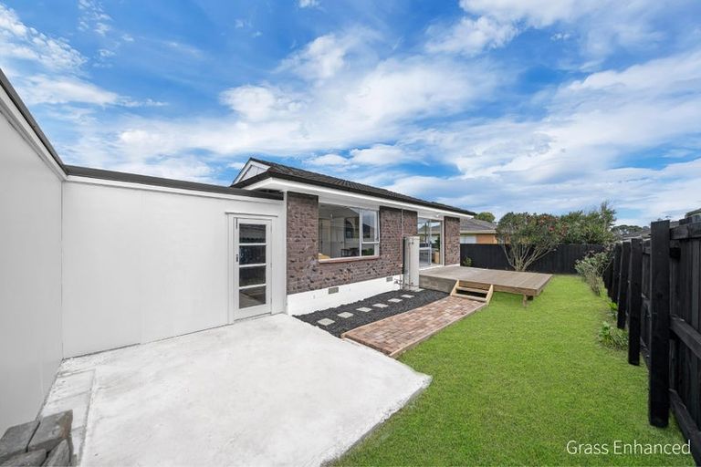 Photo of property in 2/37 Blacklock Avenue, Henderson, Auckland, 0612