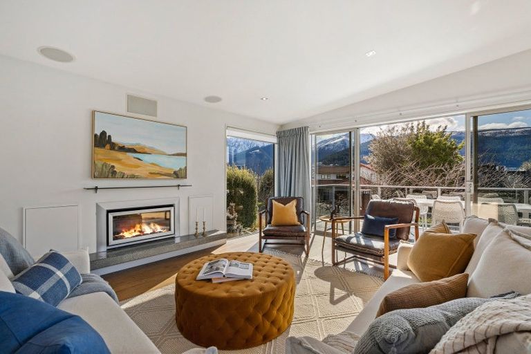 Photo of property in 73 Oregon Drive, Kelvin Heights, Queenstown, 9300