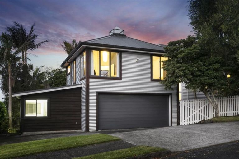 Photo of property in 58 Gladstone Road, Northcote, Auckland, 0627