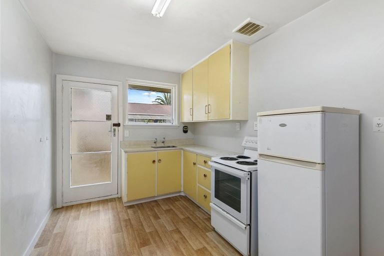 Photo of property in 2/355 Worcester Street, Linwood, Christchurch, 8011