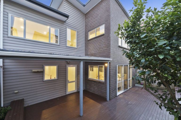 Photo of property in 22 Sunshine Boulevard, Sunnyvale, Auckland, 0612