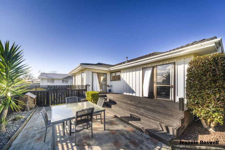 Photo of property in 34 Dahlstrom Grove, Kelvin Grove, Palmerston North, 4414