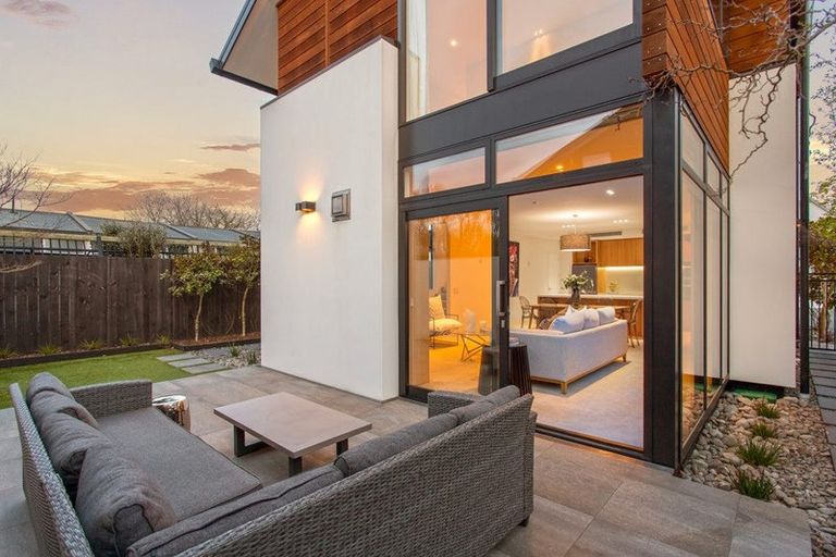 Photo of property in 96 Merivale Lane, Merivale, Christchurch, 8014