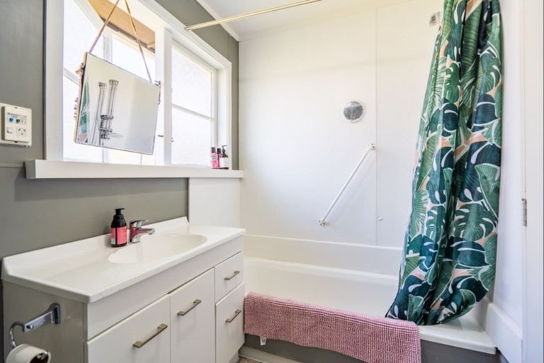 Photo of property in 1 Toru Road, Paraparaumu Beach, Paraparaumu, 5032