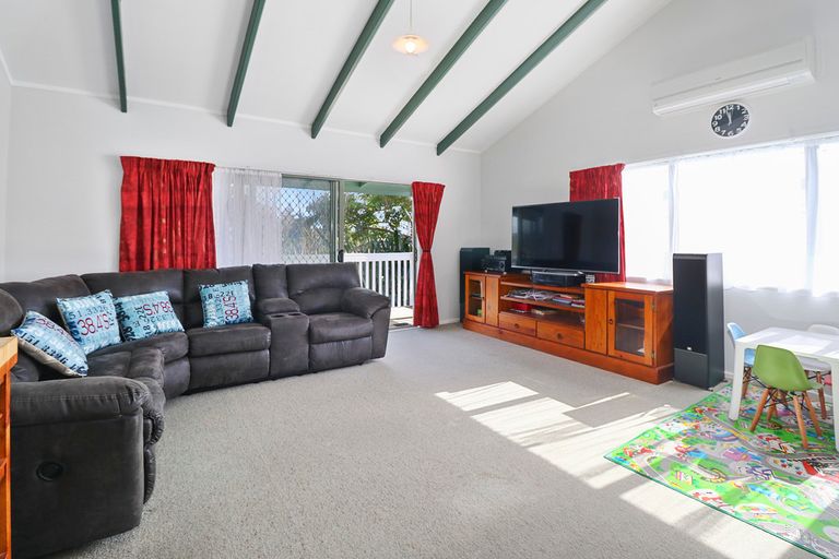 Photo of property in 1/62 Savoy Road, Glen Eden, Auckland, 0602