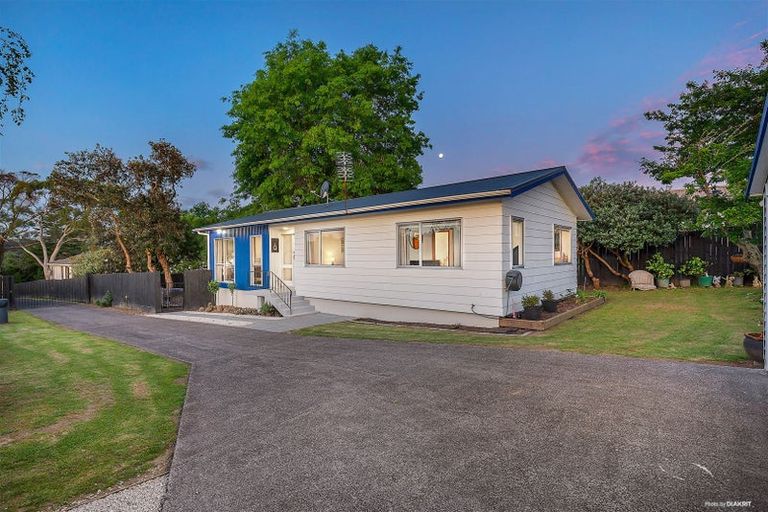 Photo of property in 16 Urlich Drive, Ranui, Auckland, 0612