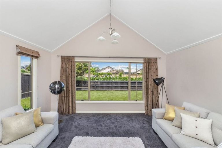 Photo of property in 6 Sovereign Place, Rototuna North, Hamilton, 3210