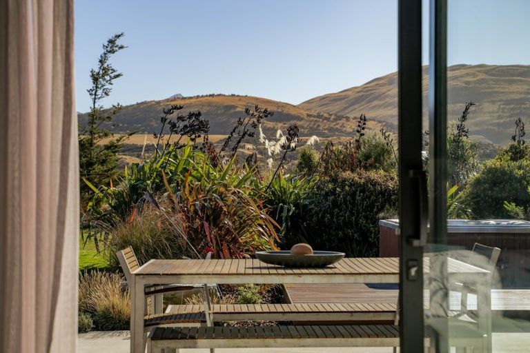 Photo of property in 60 Cunninghams Drive, Jacks Point, Queenstown, 9371