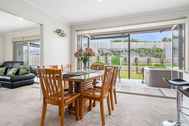 Photo of property in 6 Powhaitere Road, One Tree Point, 0118