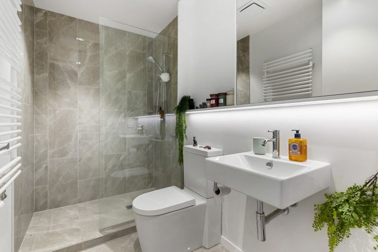 Photo of property in 81 Melbourne Road, Island Bay, Wellington, 6023