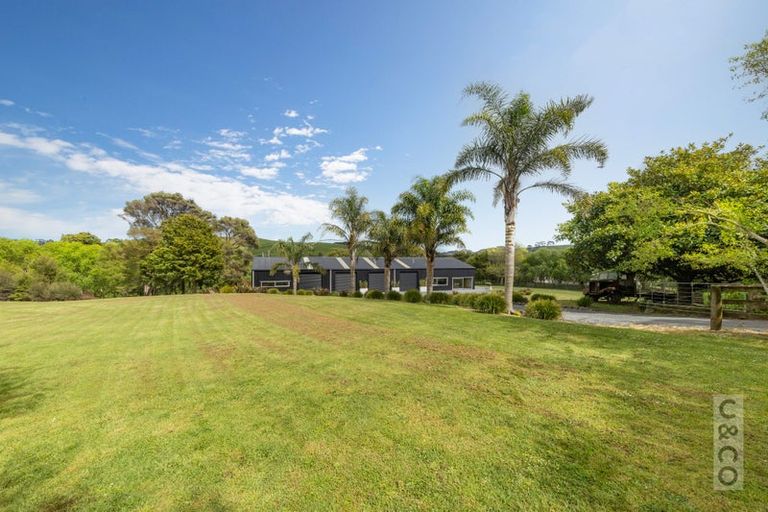 Photo of property in 69a Waikoukou Valley Road, Waimauku, 0882