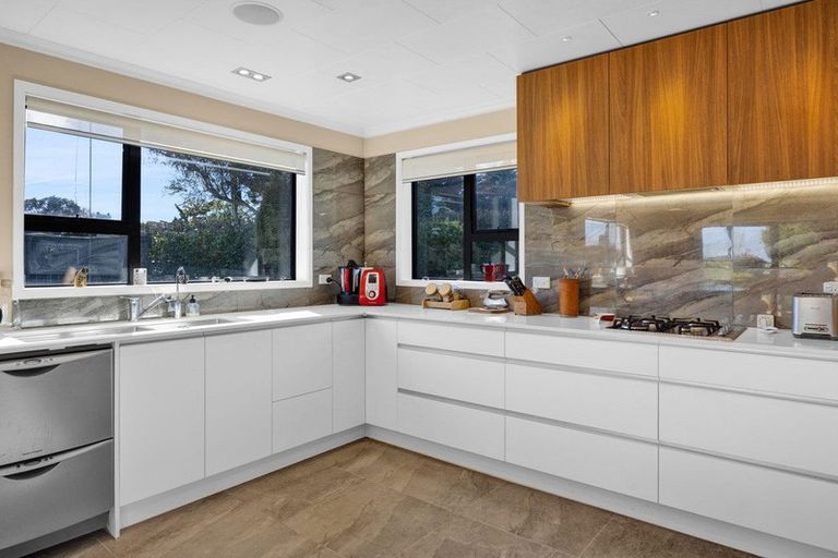 Photo of property in 9 Burnside Avenue, Hawera, 4610