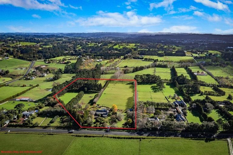 Photo of property in 660 Waitakere Road, Kumeu, 0891