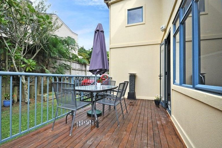 Photo of property in 8/12 Pannill Place, Oteha, Auckland, 0632