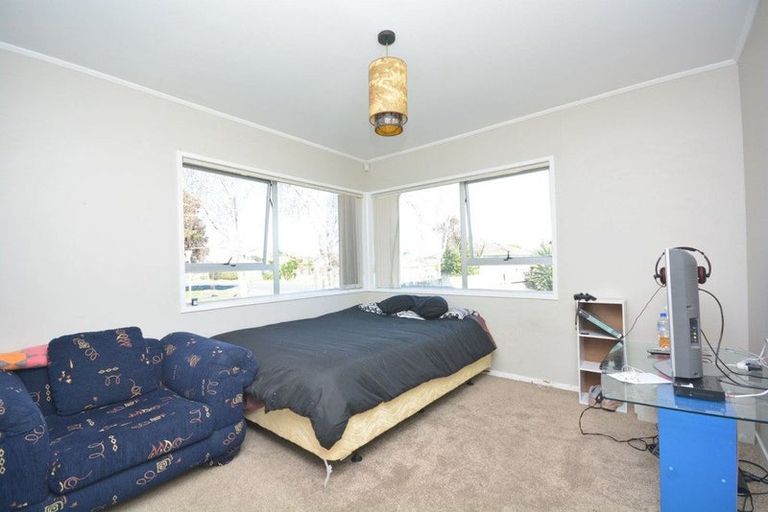 Photo of property in 2 Sunlands Drive, Manurewa, Auckland, 2102