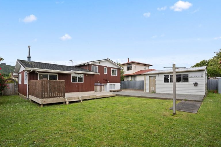 Photo of property in 18 Brightwater Crescent, Totara Park, Upper Hutt, 5018