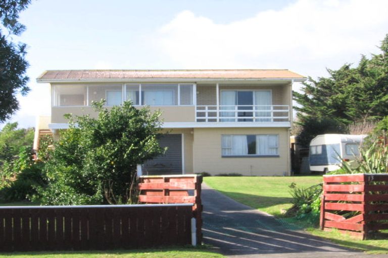 Photo of property in 13 Eruini Street, Waikanae Beach, Waikanae, 5036