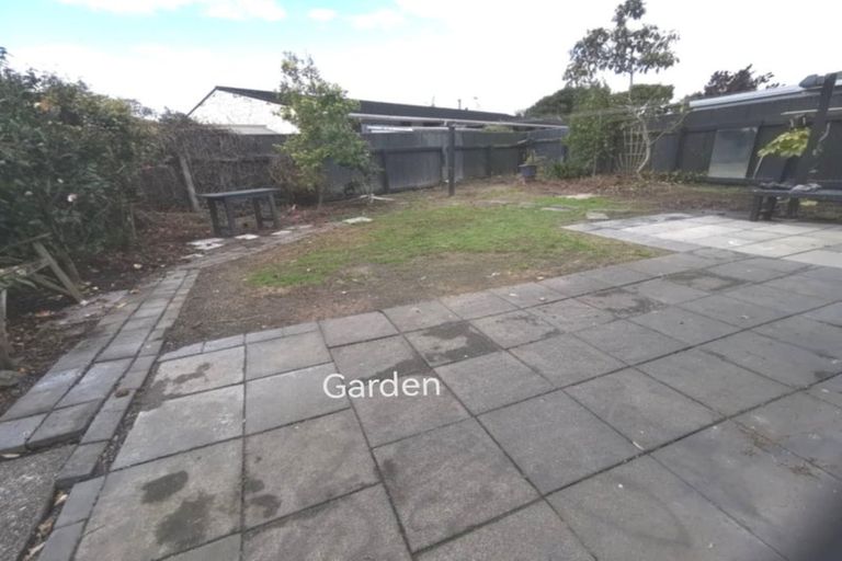 Photo of property in 14 Westmere Place, Takaro, Palmerston North, 4412