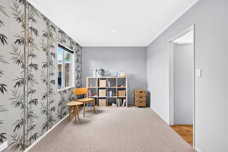Photo of property in 21a Savoy Road, Glen Eden, Auckland, 0602