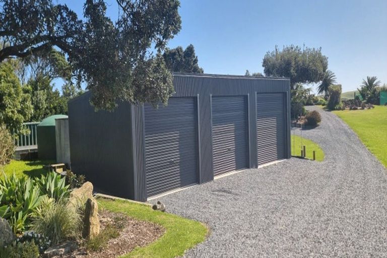 Photo of property in 36 Ripiro Drive, Baylys Beach, Dargaville, 0377