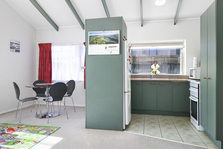 Photo of property in 1/62 Savoy Road, Glen Eden, Auckland, 0602