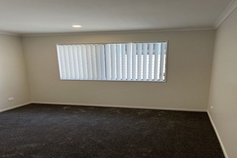 Photo of property in 28 Ballyalton Crescent, Flat Bush, 2019