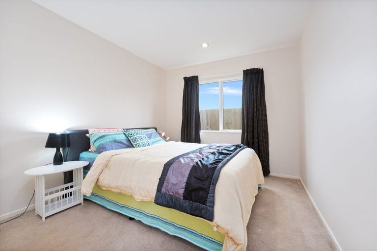 Photo of property in 5 Nirmal Place, Sunnyvale, Auckland, 0612