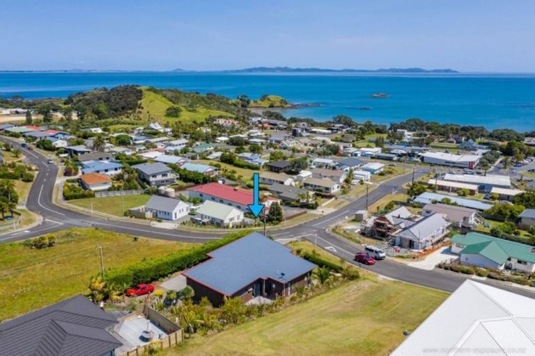 Photo of property in 2 Christine Drive, Coopers Beach, 0420