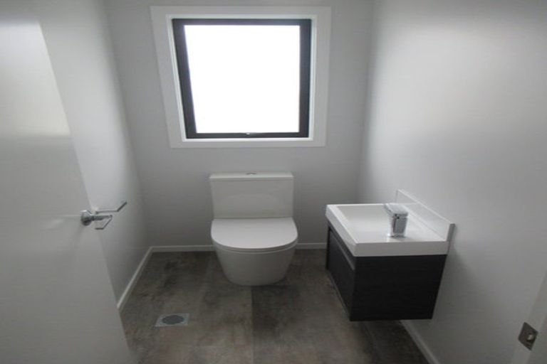 Photo of property in 28 Dahl Drive, Wallaceville, Upper Hutt, 5018