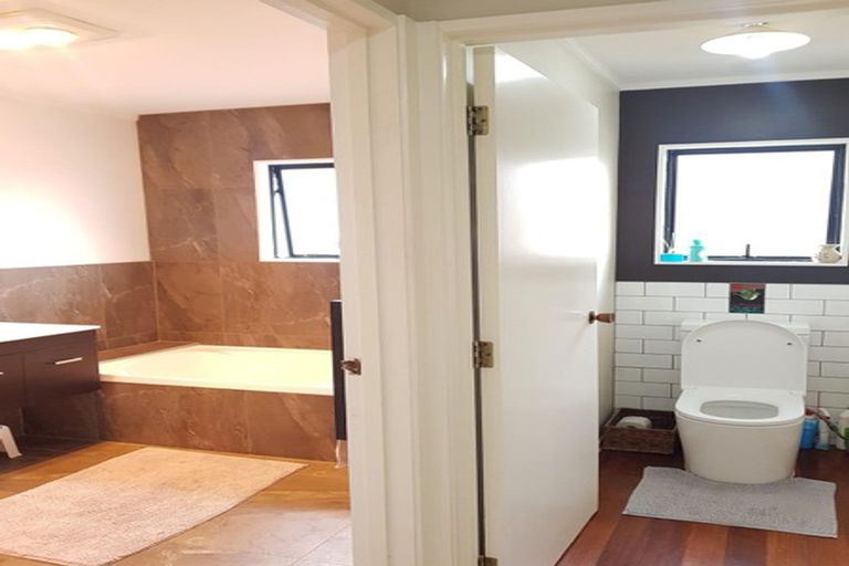 Photo of property in 2/20 Kamara Road, Glen Eden, Auckland, 0602