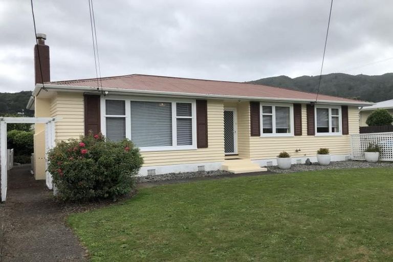 Photo of property in 337 George Street, Stokes Valley, Lower Hutt, 5019